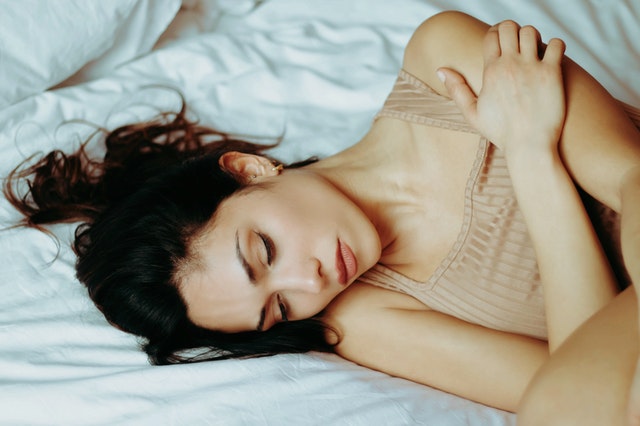 women-sleeping-on-bed-livpuresleep-blog-image