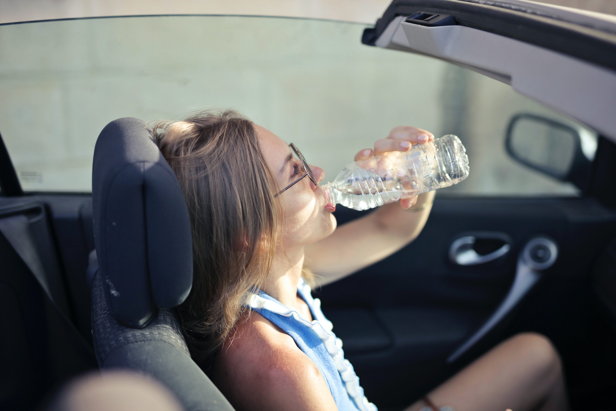 drink water in car